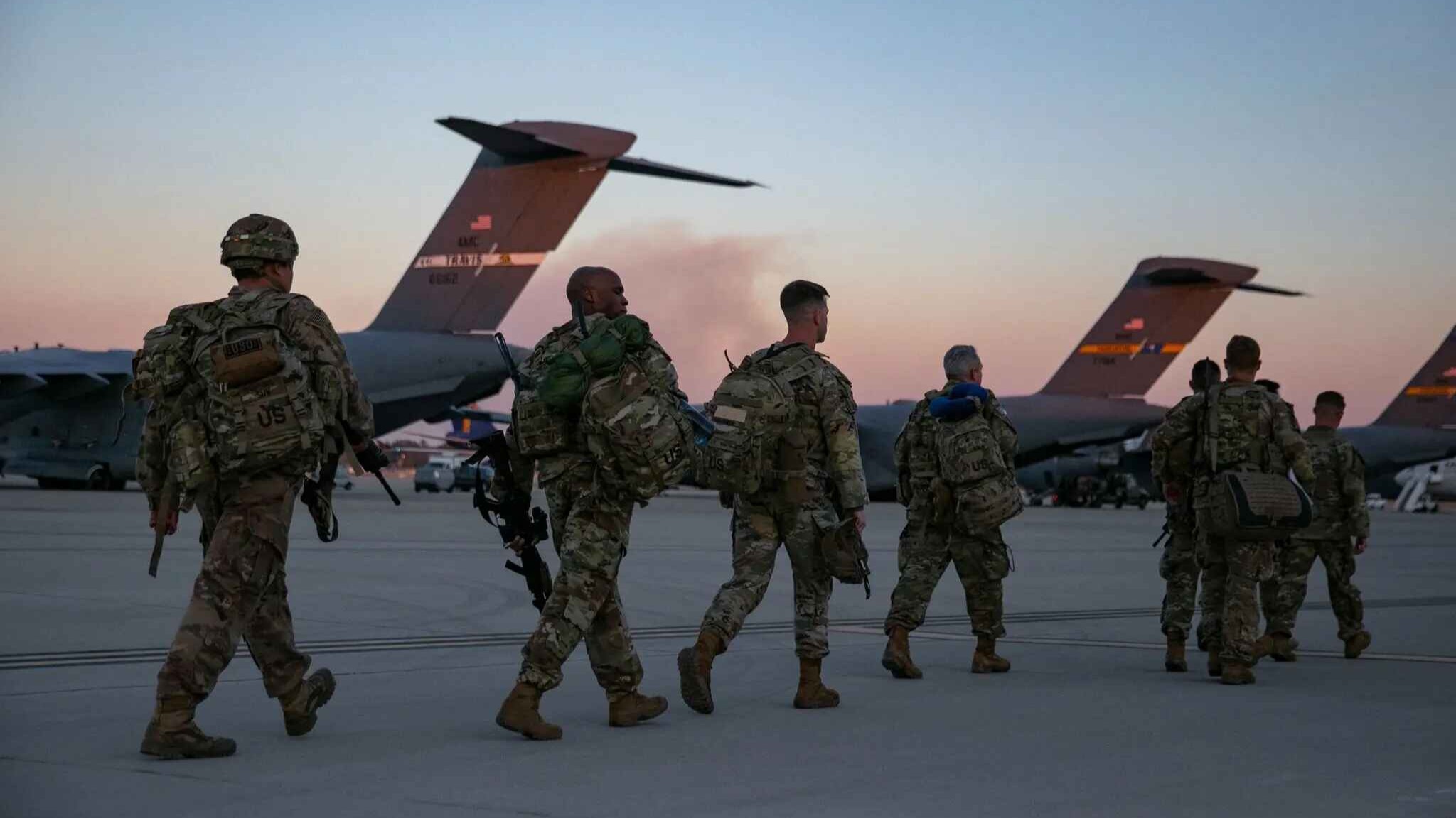 প্যারাস্যুটে ২ হাজার মার্কিন সেনা ইরানে নামানোর পরিকল্পনা করছে ট্রাম্প প্রশাসন